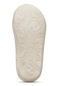 Suola di una scarpa di colore crema, realizzata in gomma resistente, con motivi di presa texturizzati e logo del marchio impresso con un design circolare.