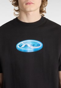 Vans 3D RETROVAL - Triko s potiskem - black