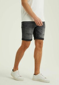 CHASIN' EGO.S SANTINE - Shorts vaqueros - black
