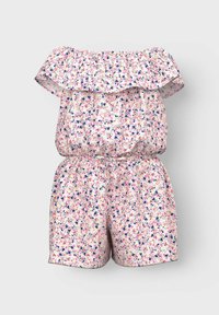 Combinaison florale sans épaules avec volants, fond rose, petits fleurs multicolores en bleu et jaune, taille élastique et design short.