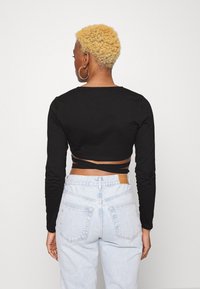 Even&Odd Petite Camisola de manga comprida - black