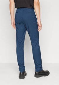Pier One PERFORMANCE STRETCH SUIT - Odijelo - dark blue