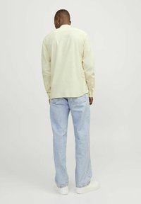 Jack & Jones JJESUMMER BAND LINEN MIX SHIRT - Overhemd - french vanilla