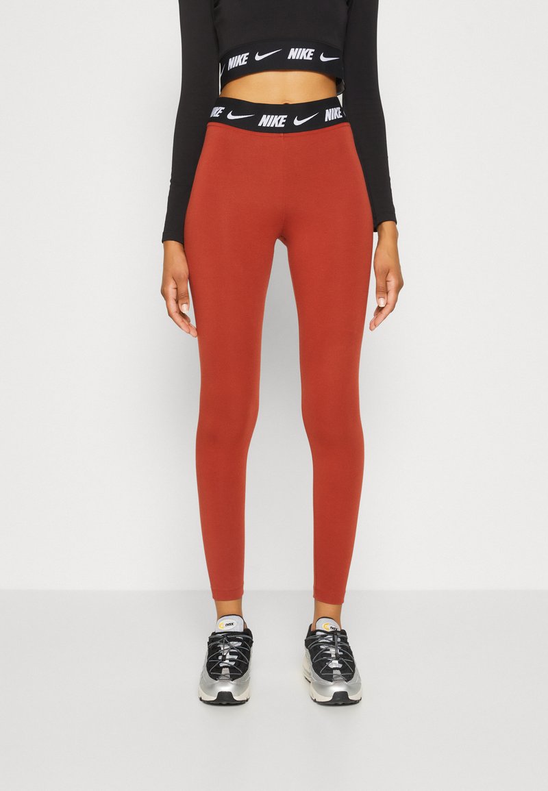 Nike Sportswear - W NSW CLUB HW LGGNG - Leggings - rugged orange/phantom, Förstora