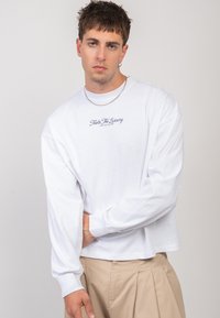 Kaotiko TASTE THE LUXURY UNISEX - Ikdienas džemperis - white