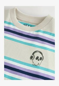 Niewybrane, ecru purple