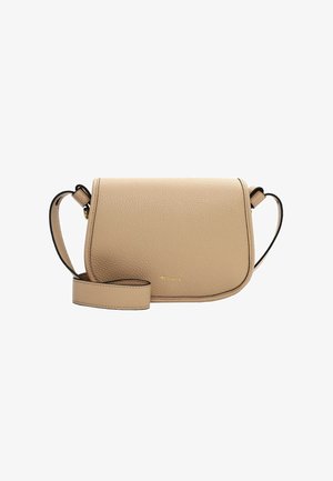 Borsa a tracolla in pelle beige con superficie testurizzata, forma arrotondata, tracolla nera e sobrio dettaglio del logo dorato sul davanti.