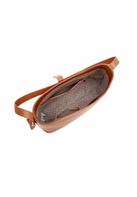 Hnědá kožená kabelka s hladkým povrchem, která má prostorný interiér podšitý látkou s puntíky a dvojité přihrádky.