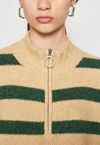 Noisy May NEWALICE L S HALF ZIP NOOS - Pulover - foliage green/irish cream