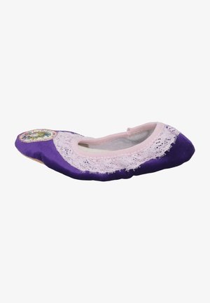 Ballerine plate en satin violet avec bordure en dentelle rose et broderie florale sur l\'avant, semelle souple et bout arrondi.