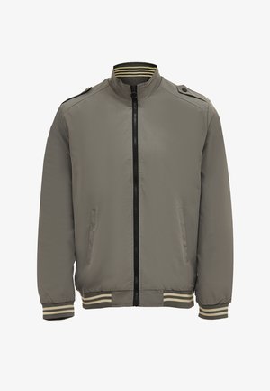 Lehká šedá bomber bunda se zipovým uzávěrem, žebrovanými manžetami a pruhovaným lemem. Obsahuje ramenní epauletky a boční kapsy.