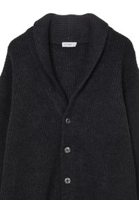 Cardigan nero in maglia spessa con colletto a scialle e tre bottoni neri sul davanti, etichettato taglia grande.