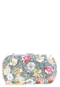 Bolso de mano de cuentas en turquesa, adornado con lentejuelas y aplicaciones florales en rosa, dorado y blanco. Presenta herrajes y cadena en tono dorado.