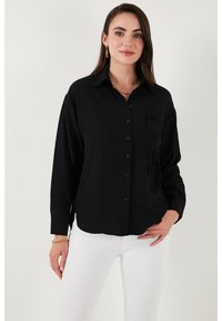 Unselected, black