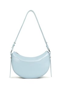 Borsa a tracolla in pelle blu chiaro con design curvo, tracolla regolabile e chiusura con zip argentata, caratterizzata da un branding minimale sul fronte.