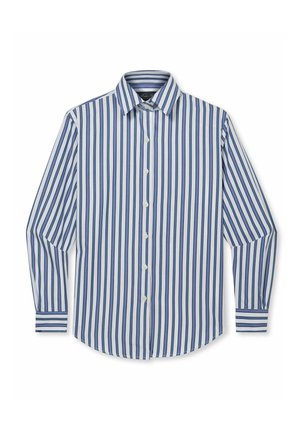 Langärmliges Hemd mit Knopfleiste, weißen, marineblauen und hellblauen vertikalen Streifen, offenem Kragen und geknöpften Manschetten, flach auf weißem Hintergrund liegend.