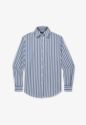 Overhemd met lange mouwen, knoopsluiting, witte, marineblauwe en lichtblauwe verticale strepen, spreadkraag en met knopen sluitbare manchetten, plat gelegd op een witte achtergrond.
