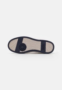 Diesel S-UKIYO V2 - Tenisice - beige