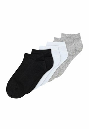Sechs Paare flache Knöchelsocken in Schwarz, Weiß und Hellgrau nebeneinander auf weißem Hintergrund angeordnet.