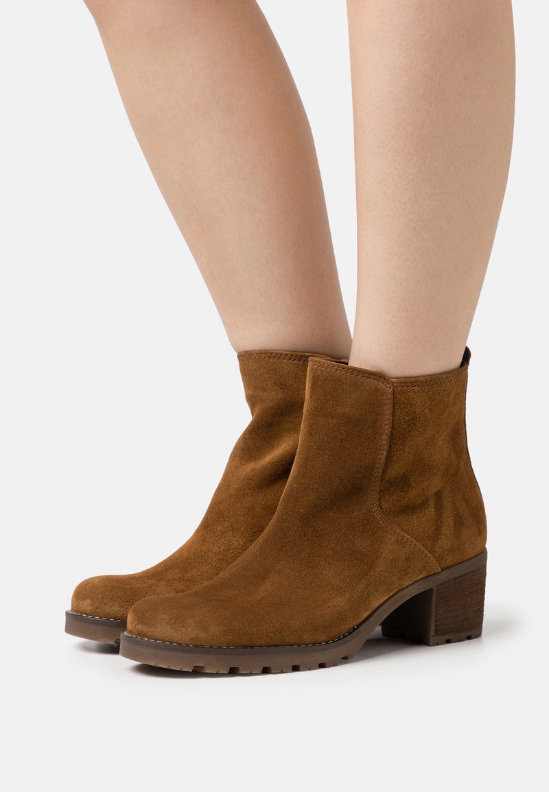 gabor partner ankle boots