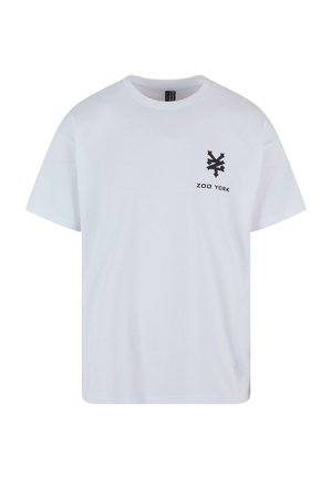 Hvid bomulds T-shirt med korte ærmer, rund hals, sort grafisk logo og tekst "ZOO YORK" på venstre bryst. Glat tekstur, afslappet pasform.