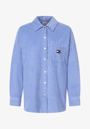Chemise à manches longues en velours côtelé bleu clair avec des boutons-pression argentés et une poche poitrine ornée d'un petit patch logo Tommy Jeans.
