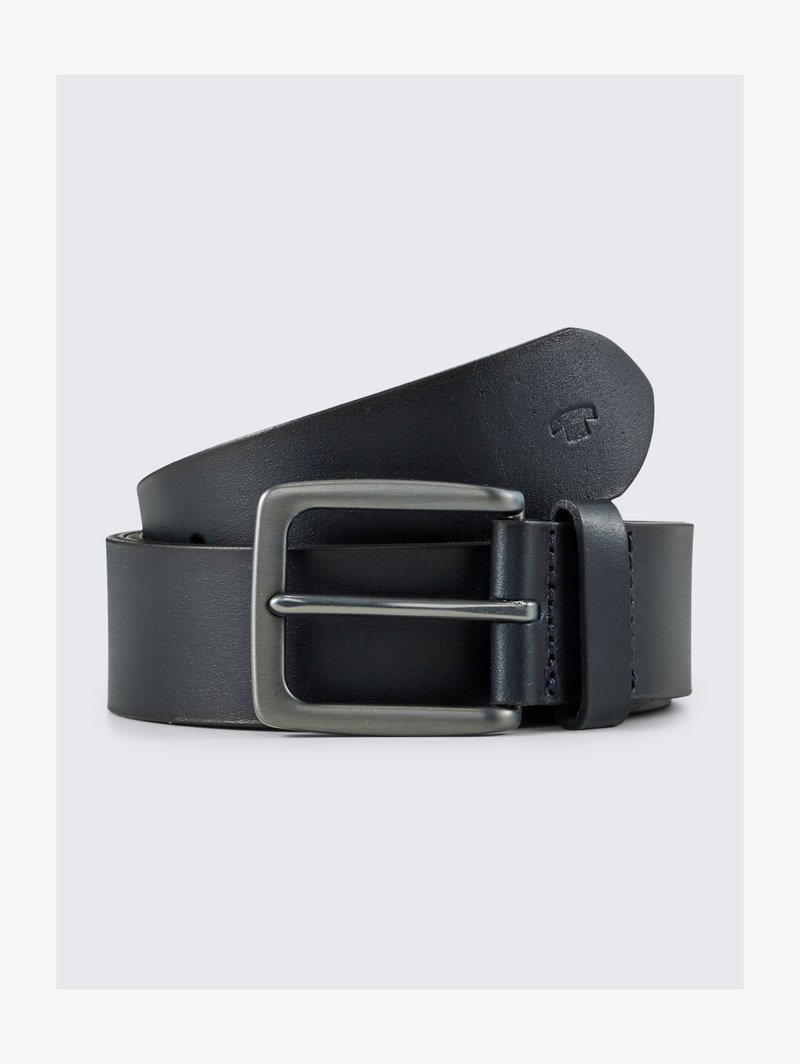 Ceinture en cuir noir avec une texture lisse, dotée d'une boucle rectangulaire en métal argenté et d'un logo subtilement embossé sur la sangle.