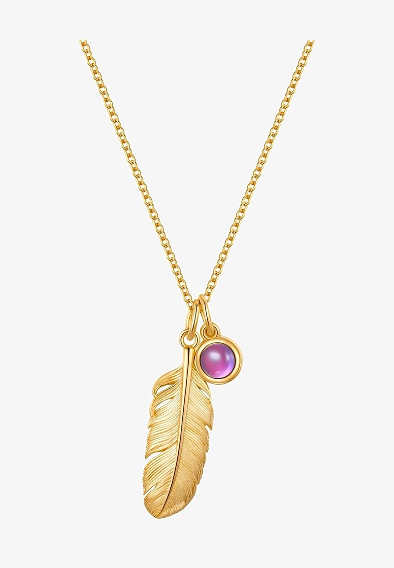 Kuldtooniline kaelakee, millel on detailne sulgedoko ja ümmargune lillakas vääriskivi aktsent, rõhutades keerukat käsitööd ja disaini.