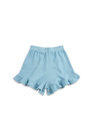 Shorts tricotés bleu clair avec taille élastique et ourlets à volants sur fond blanc.