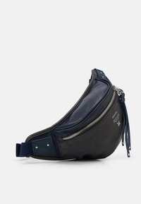 Läderbälte i marinblått och svart, med dragkedjestängning, rundad form, justerbar rem och präglad logotypdetalj.