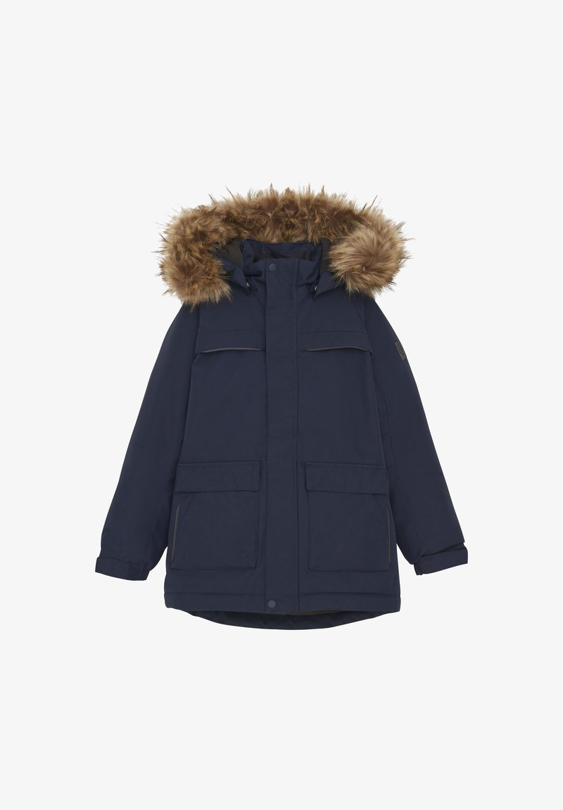 Marinblå parka med en huva klädd med konstpäls, två bröstfickor och två sidofickor; tillverkad av ett robust, vattenavvisande material.