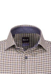 Camicia a quadri marrone e crema con dettagli blu. Vestibilità regolare, colletto a bottoni e un singolo bottone scuro. Tessuto in cotone morbido.
