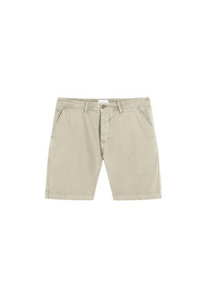 Pantalones cortos chinos de algodón beige con trabillas para cinturón, bolsillos laterales, botón delantero y cierre de cremallera.