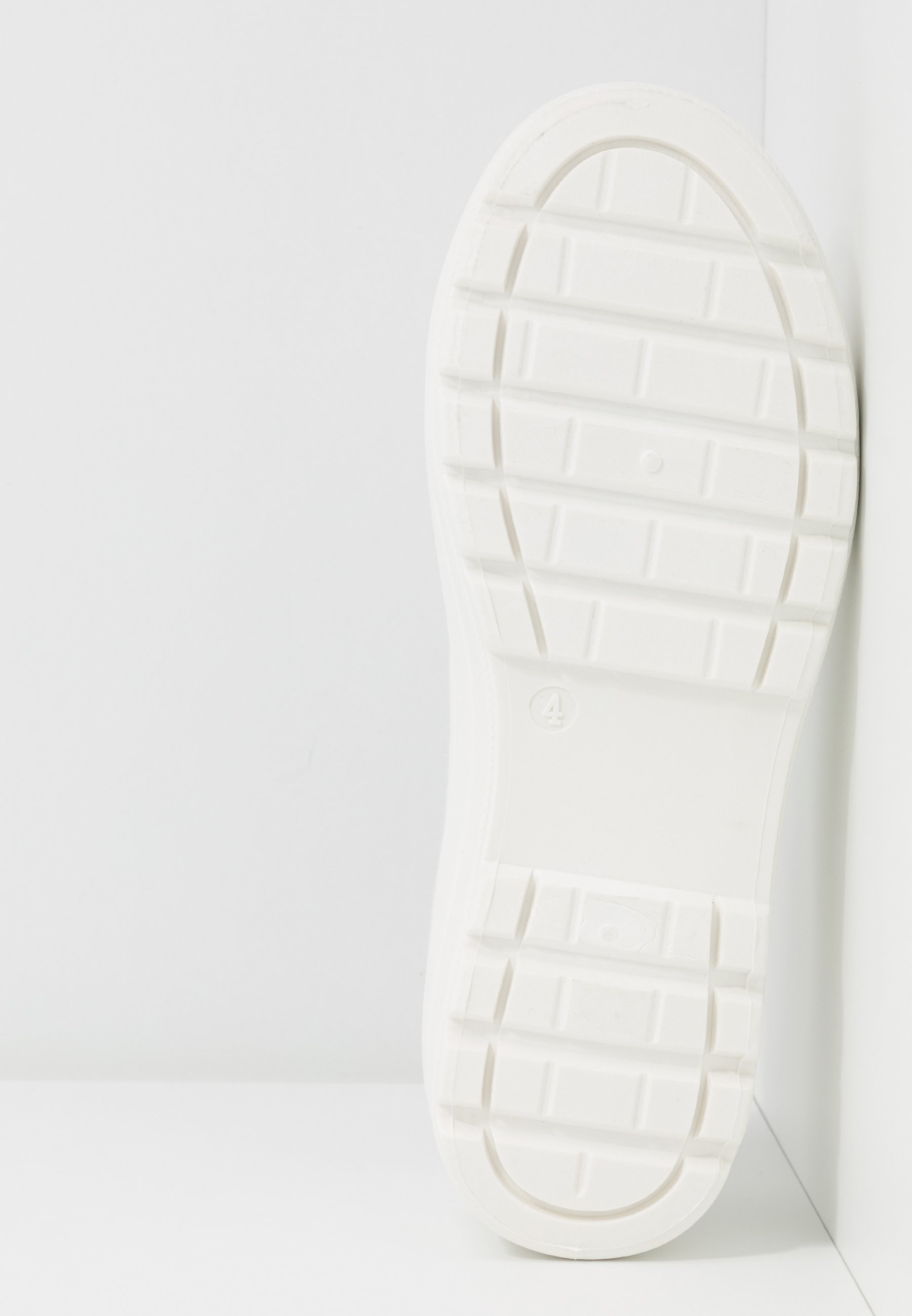 LOLA SKYE TWEEZE CLEATED SOLE TRAINER Sneakers white LOLA SKYE TWEEZE CLEATED SOLE TRAINER Sneakers white