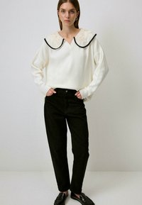 Touché Privé Jumper - ecru