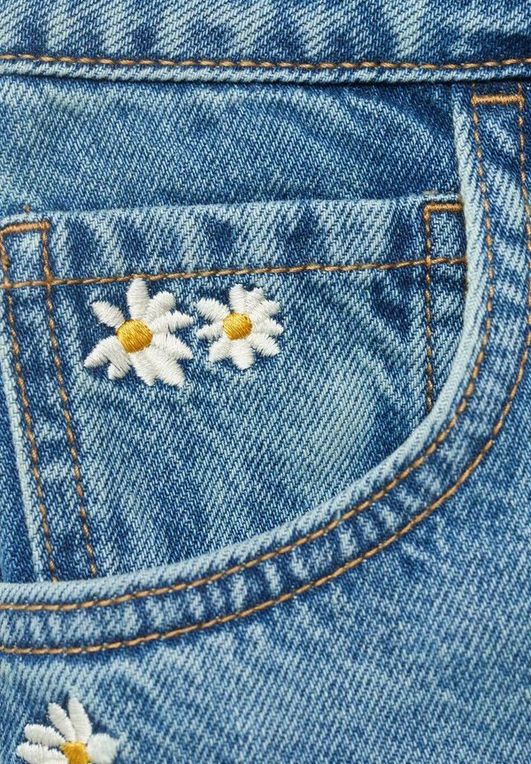 FLORAL EMBROIDERY - Denim shorts4