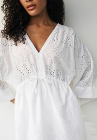 Next KAFTAN - Robe de jour - white broderie