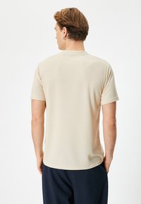 Koton - T-shirt z nadrukiem