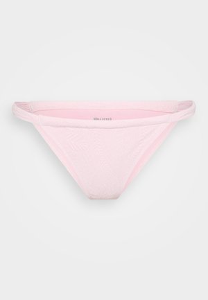 Bas de bikini rose clair avec un motif paisley texturé, des fines bretelles latérales et une bande logo à l'intérieur.