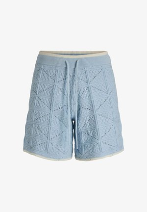Světlé modré pletené šortky s texturovaným vzorem čtverců a trojúhelníků, s elastickým pasem na šňůrku a kontrastním bílým lemem.