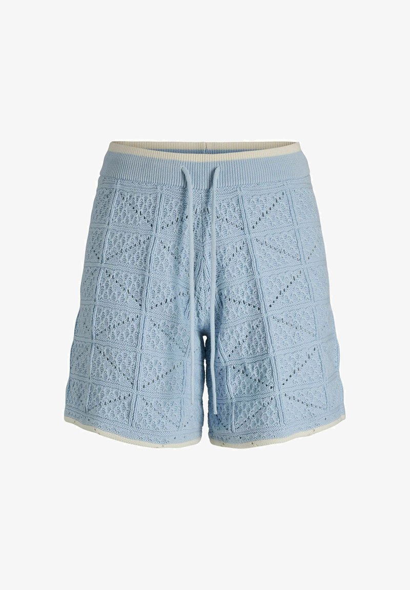 Lichtblauwe gebreide shorts met een gestructureerd patroon van vierkanten en driehoeken, voorzien van een trekkoord in de taille en contrasterende witte afwerking.
