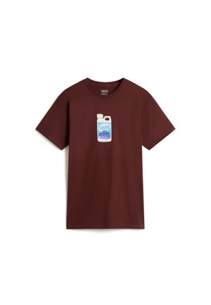 T-shirt di cotone color bordeaux con una grafica di una bottiglia di detersivo etichettata "VANS" sul davanti. Design casual con scollatura rotonda e maniche corte.