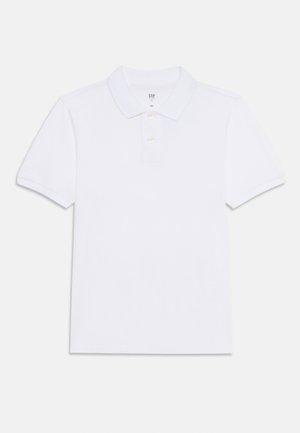 Hvid kortærmet polo med krave, tre knaplukninger og glat bomuldsstruktur, der har et minimalistisk design uden mønstre.