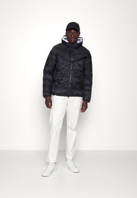 Nike Sportswear REVIVAL - Casaco leve - black/dark smoke grey