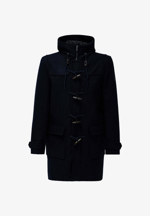 Marineblauwe wollen jas met capuchon, toggelsluitingen, voorszakken en manchet-details. Gladde textuur met een gestructureerd ontwerp en getailleerde silhouet.
