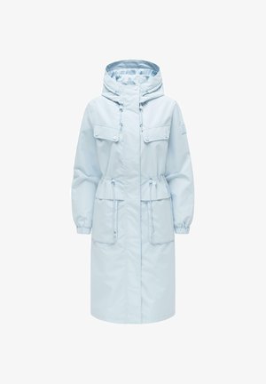 Lichtblauwe lange parka met capuchon, trekkoorden in taille en nek, twee klepzakken op de borst en twee steekzakken aan de voorkant.