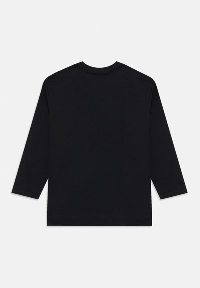 Svart långärmad T-shirt i mjuk bomull med rund hals och avslappnad passform, utan synliga logotyper eller mönster.