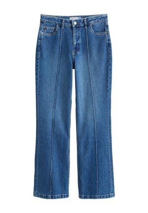 Niebieskie jeansy z szerokimi nogawkami wykonane z denimu, ze szwami z przodu, zapinane na guzik i zamek błyskawiczny, z szlufkami na pasek i fasonem z pięcioma kieszeniami na białym tle.