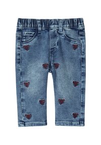 Pantalon en denim avec une taille élastique, orné de nœuds rouges brodés dispersés sur un tissu bleu délavé, avec des poches standards.