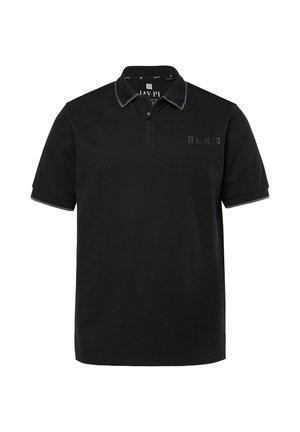 Zwart polohemd met korte mouwen en een ritskraag, subtiel contrasterende bies aan de kraag en manchetten, en reliëf "UNLMTO"-tekst op de borst.